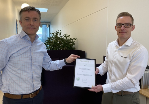 Kim Laursen modtager RECS certifikatet  Kim Laursen modtager RECS certifikatet